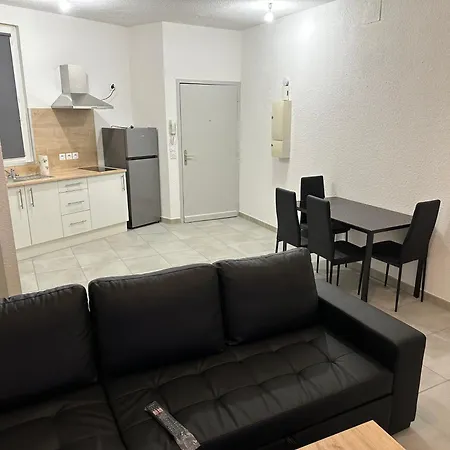 Centre Del Mon 아파트